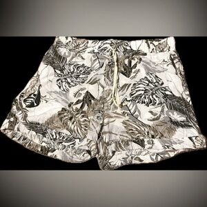 Tropical pull on rayon shorts. Size M. 2.5” inseam.
